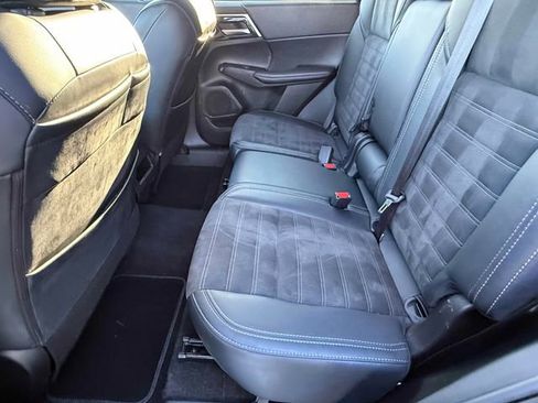 Used 2024 Mitsubishi Outlander SE image 18