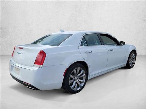Used 2018 Chrysler 300 Limited RWD image 5