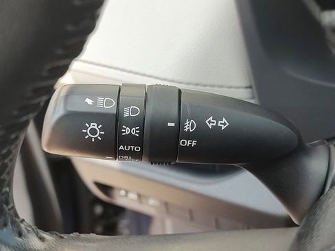 Used 2020 Toyota RAV4 XLE Premium FWD image 21