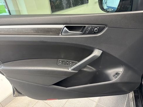 Used 2017 Volkswagen Passat 1.8T SE image 15