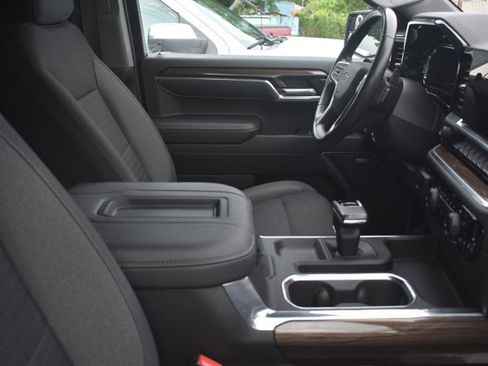 Used 2022 Chevrolet Silverado 1500 LT Trail Boss w/ Convenience Package II AWD/4WD image 4