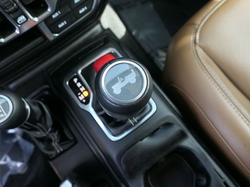 Used 2022 Jeep Wrangler Unlimited Sahara w/ Cold Weather Group image 18