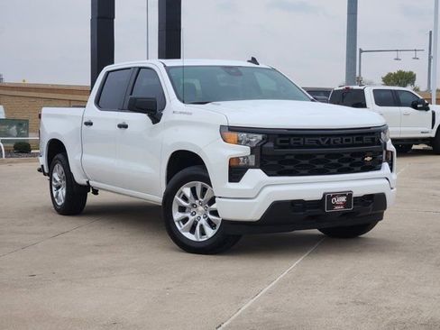 Used 2025 Chevrolet Silverado 1500 Custom image 2