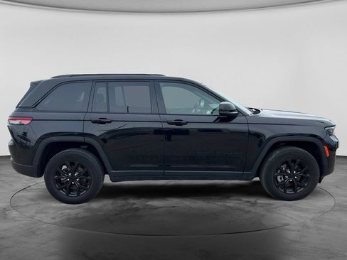 Used 2024 Jeep Grand Cherokee Altitude AWD/4WD image 11