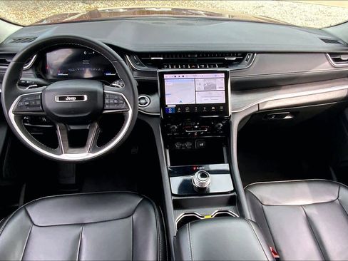 Used 2024 Jeep Grand Cherokee Limited image 16