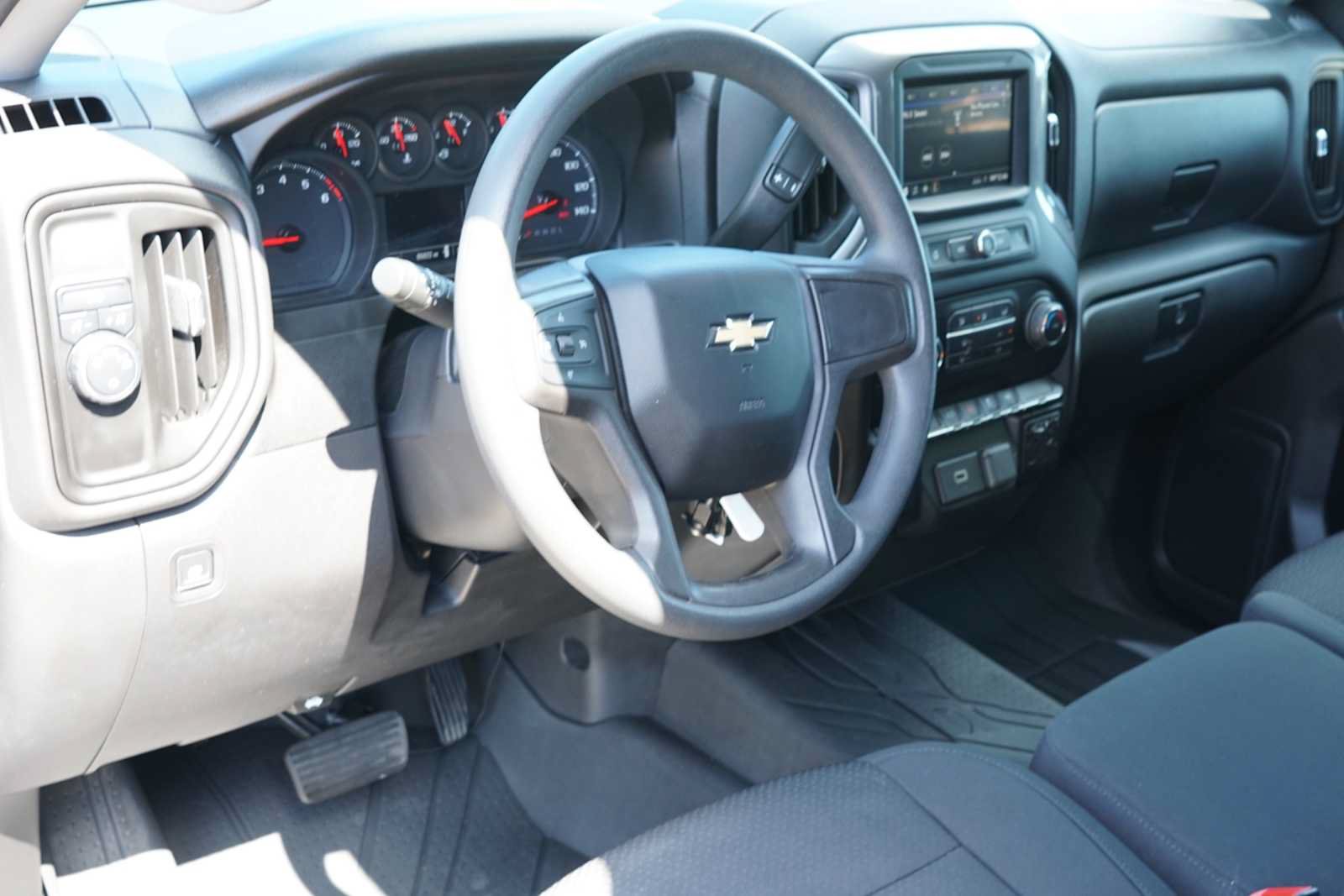 Used 2020 Chevrolet Silverado 1500 Custom w/ Custom Value Package RWD image 7