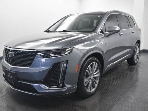Used 2022 Cadillac XT6 Premium Luxury image 3