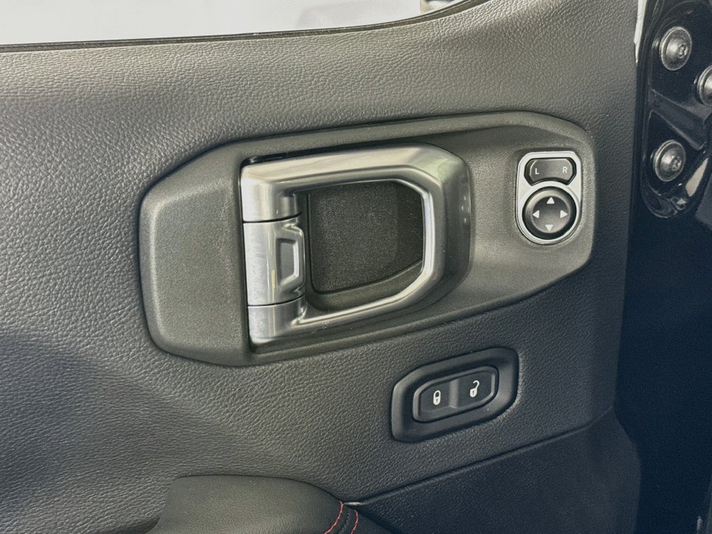 Used 2025 Jeep Wrangler Unlimited Rubicon AWD/4WD image 18