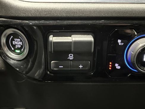 Used 2025 Chevrolet Silverado 1500 LT image 24