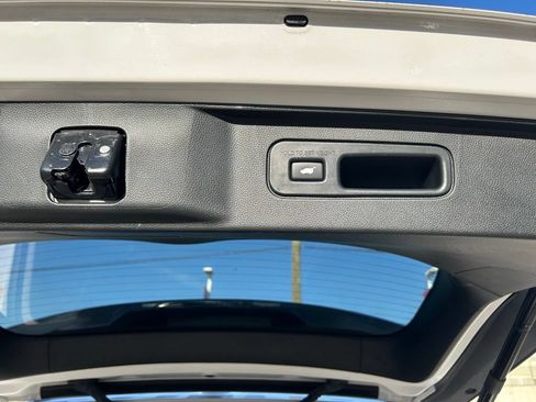Used 2023 Honda Pilot Elite image 11