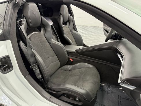 Used 2024 Chevrolet Corvette Stingray Premium Cpe w/ Stealth Interior Trim Package image 16