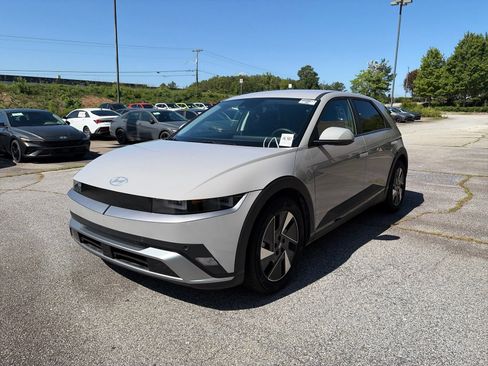 Used 2025 Hyundai Ioniq 5 SE RWD image 2