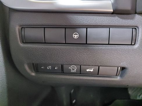 Used 2024 Nissan Rogue SV FWD image 33