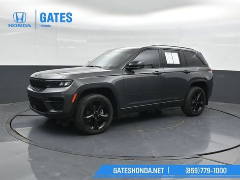 Used 2024 Jeep Grand Cherokee Altitude AWD/4WD image 6