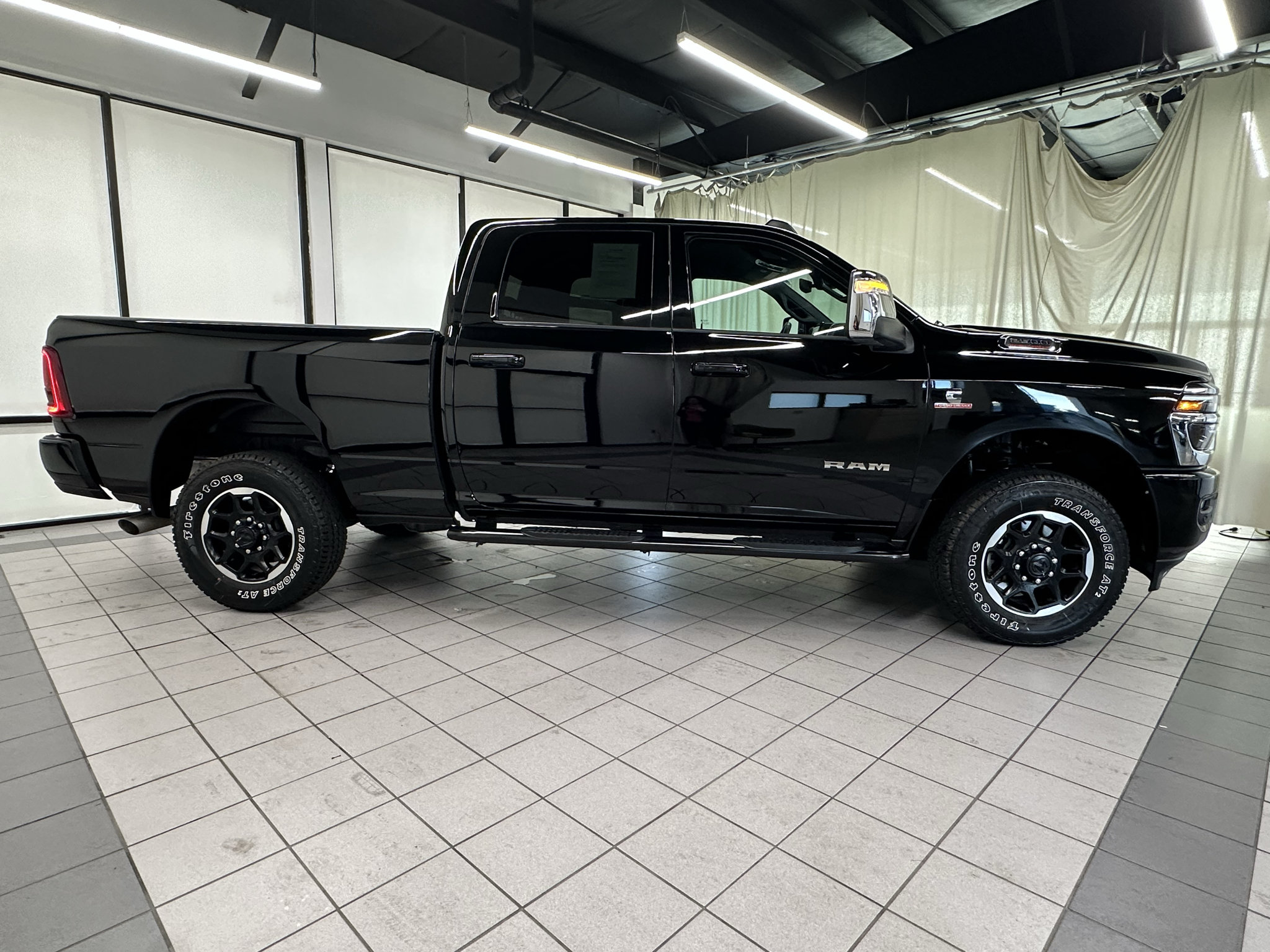 Used 2026 RAM 2500 Laramie AWD/4WD image 2