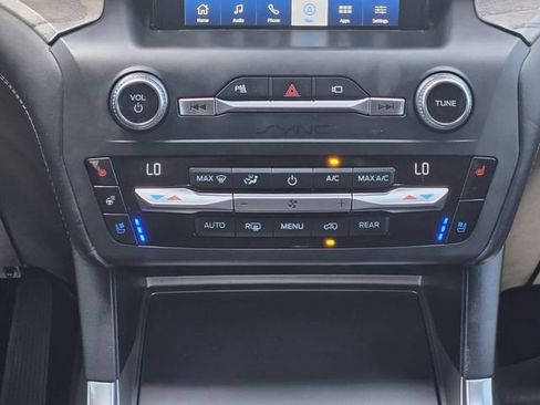 Certified 2020 Ford Explorer Platinum w/ Premium Technology Package AWD/4WD image 33