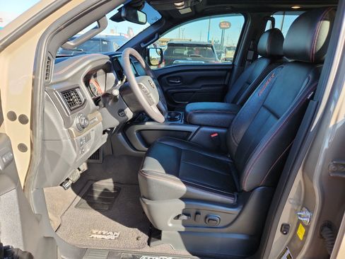 Used 2021 Nissan Titan PRO-4X w/ Pro-4x Convenience Package image 12