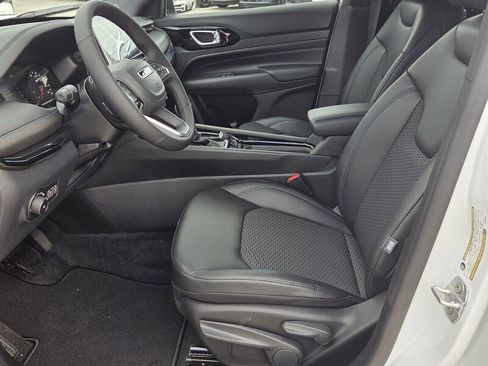 New 2026 Jeep Compass Latitude image 9