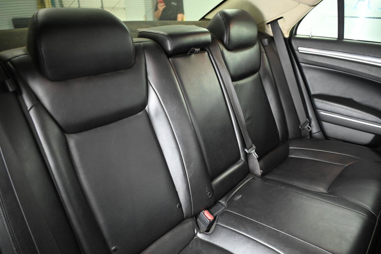Used 2021 Chrysler 300 Touring L RWD image 36