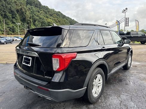 Used 2022 Ford Explorer XLT w/ Equipment Group 202A image 4