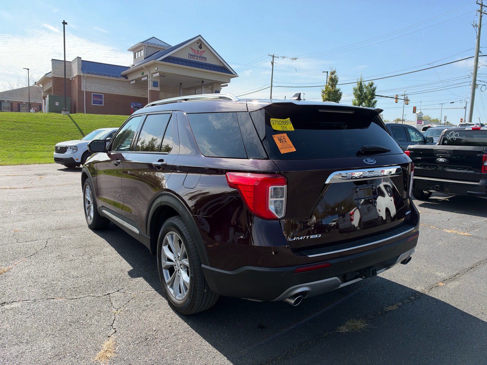 Used 2023 Ford Explorer Limited w/ Limited Technology Package AWD/4WD image 7