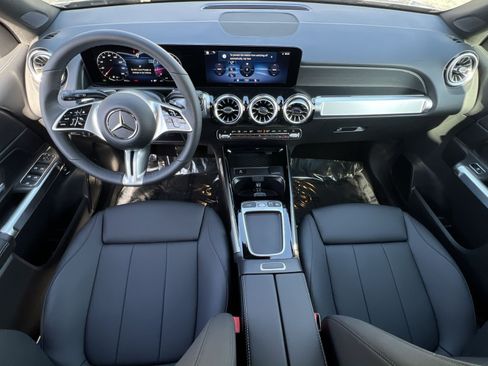 Used 2026 Mercedes-Benz GLB 250 4MATIC image 21