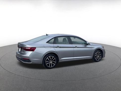 Used 2025 Volkswagen Jetta SE image 14