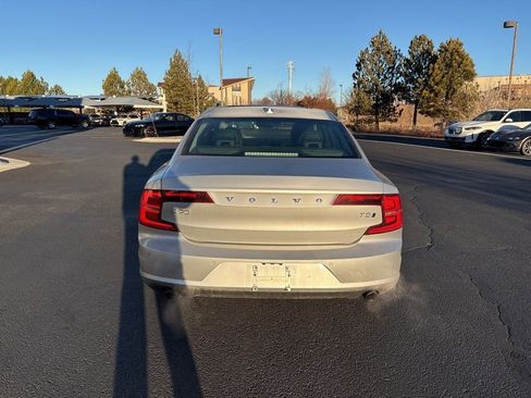 Used 2018 Volvo S90 T5 Momentum w/ Convenience Package image 4