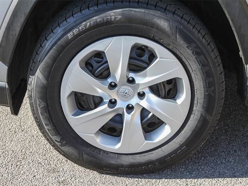 Used 2021 Toyota RAV4 LE image 14