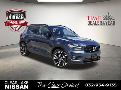 Used 2022 Volvo XC40 T5 R-Design w/ Advanced Package