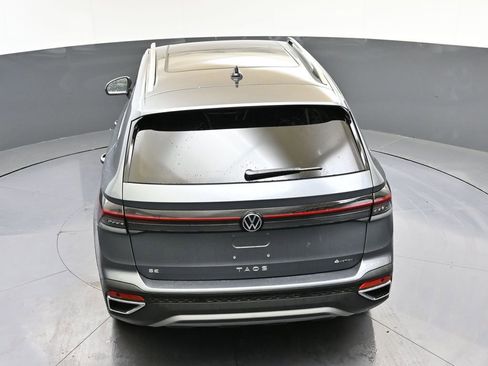 Used 2025 Volkswagen Taos SE w/ Panoramic Sunroof Package image 39