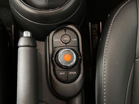Used 2022 MINI Cooper 2-Door Hardtop FWD image 18