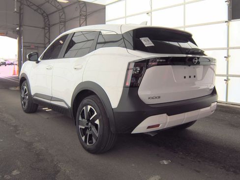 Used 2025 Nissan Kicks SV image 6