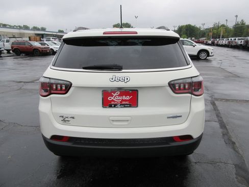 Used 2017 Jeep Compass Latitude w/ Cold Weather Group AWD/4WD image 7