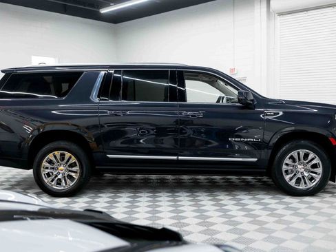 Used 2023 GMC Yukon XL Denali AWD/4WD image 7