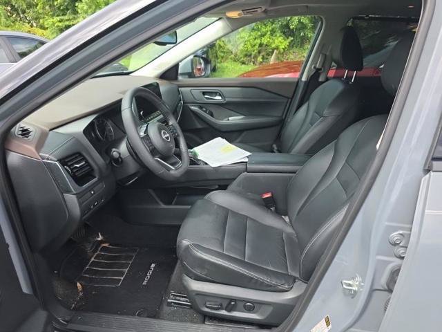 Used 2023 Nissan Rogue SL w/ SL Premium Package FWD image 3