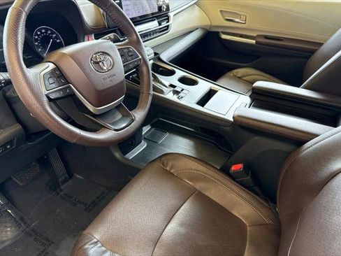 Certified 2021 Toyota Sienna Platinum image 12