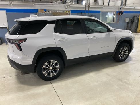 Used 2026 Chevrolet Equinox LT FWD image 8