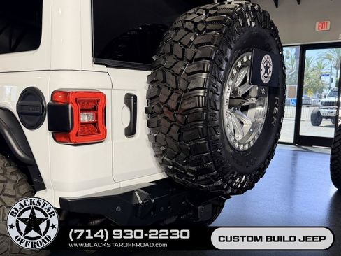 Used 2022 Jeep Wrangler Unlimited Rubicon w/ Trailer Tow Package AWD/4WD image 11