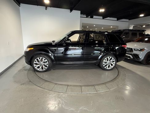 Used 2017 Land Rover Range Rover Sport SE image 7
