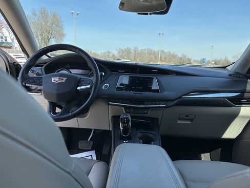 Used 2020 Cadillac XT4 Luxury w/ Cold Weather Package image 30