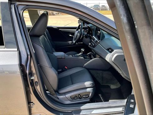 Used 2024 Lexus ES 350 w/ Premium Package image 9