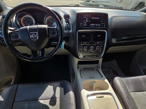 Used 2019 Dodge Grand Caravan SXT image 7