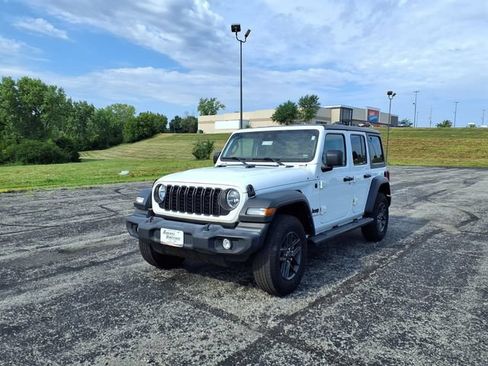 Used 2024 Jeep Wrangler Unlimited Sport AWD/4WD image 14
