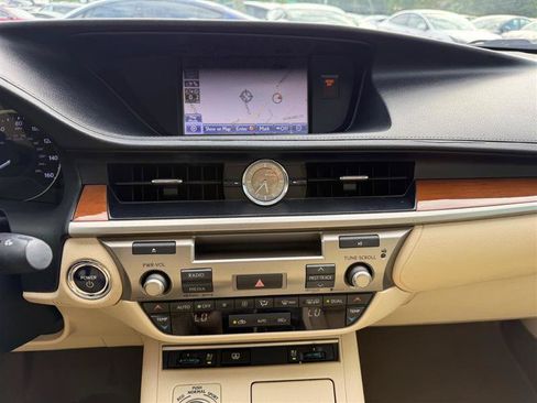 Used 2013 Lexus ES 300h w/ Luxury Pkg FWD image 12
