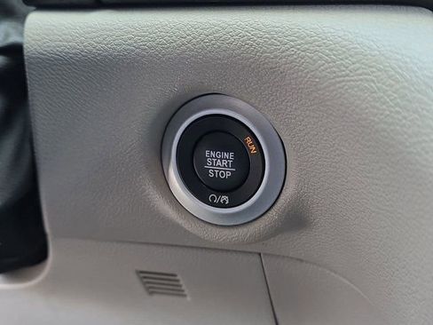 Certified 2024 Chrysler Pacifica Touring-L image 36