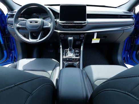 Used 2023 Jeep Compass Trailhawk w/ Trailer Tow Group image 10