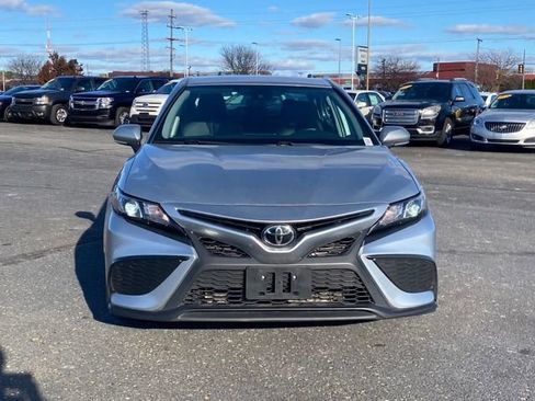 Used 2023 Toyota Camry SE image 3