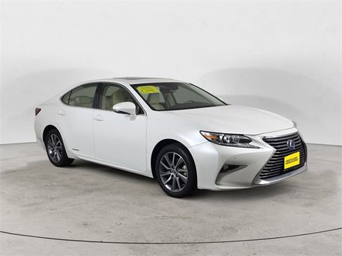 Used 2018 Lexus ES 300h image 7