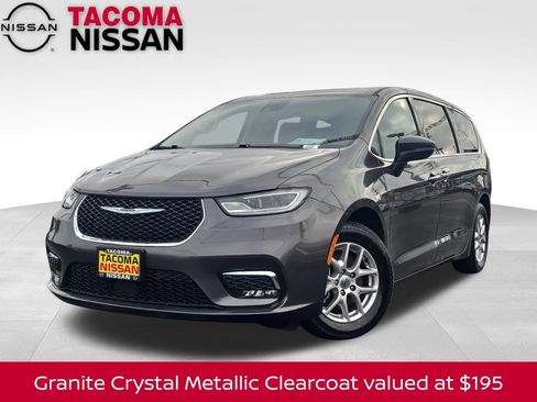 Used 2023 Chrysler Pacifica Touring-L image 1